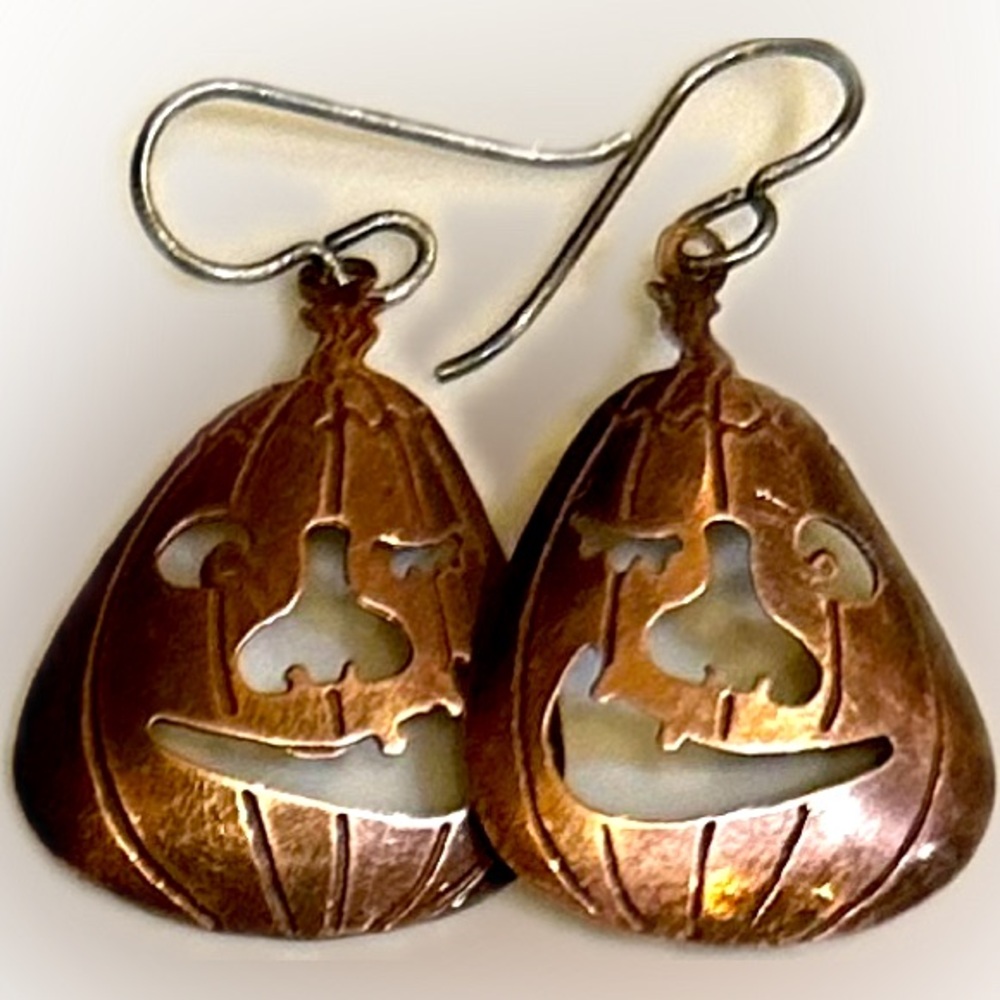 VTG RARE ZIRKUS JACK-O-LANTERN PUMPKIN COPPER SILVER EARRINGS HALLOWEEN 1.25”
